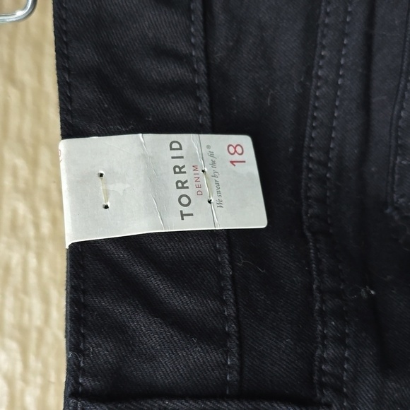 Torrid Classic Skinny Short Short Vintage Stretch Black crochet lace 18 NEW NWT - Picture 11 of 13